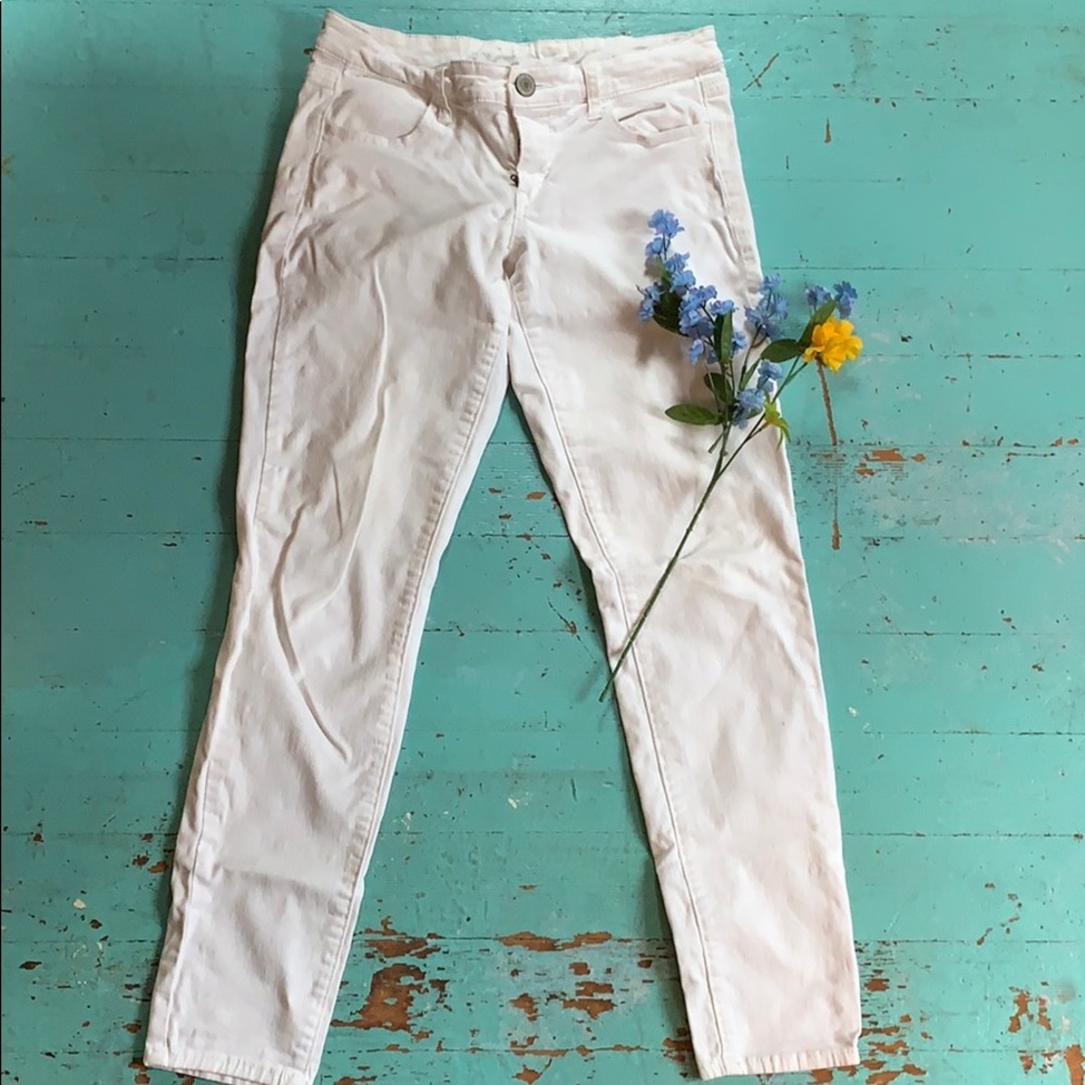 White American Eagle Outfitter Jeans